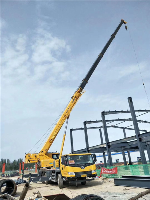 古城区超高层建筑钢结构吊装案例